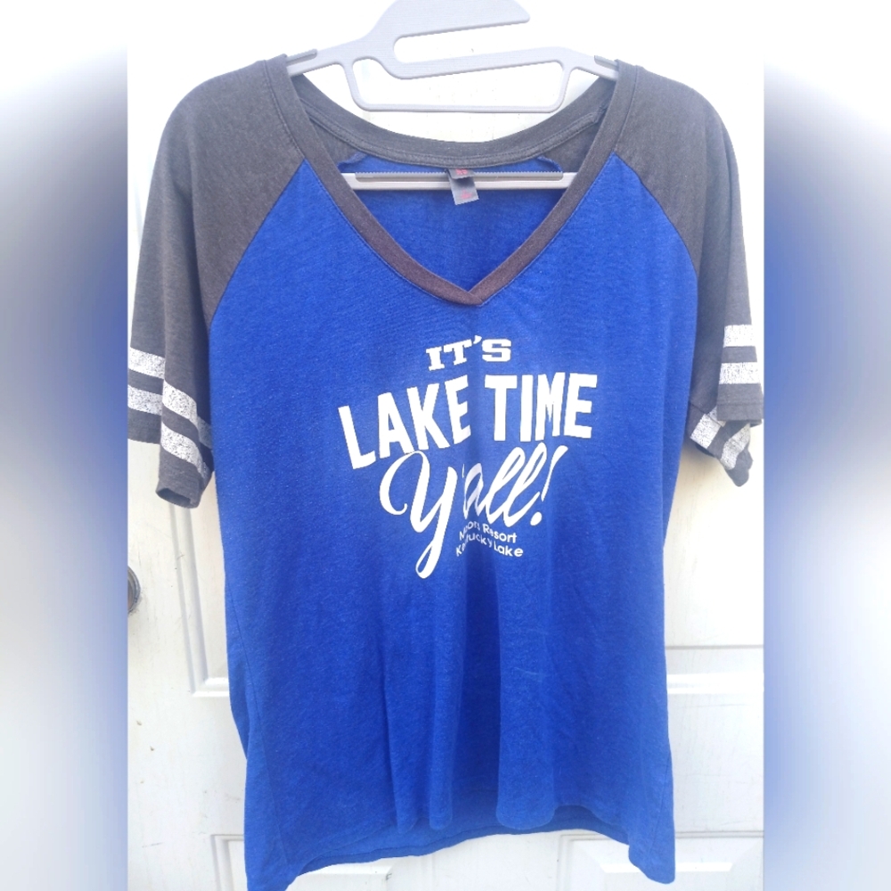 District Made Women's V-Neck Graphic Short Sleeve Tee "It's Lake Time Y'all!" L